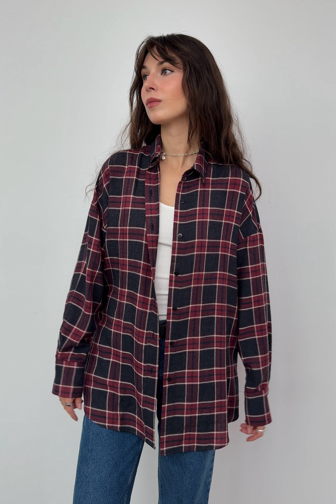 Koszula z wiskozy / 12 / 16 / old burgundy ?Modelka ma 178cm wzrostu i prezentuje rozmiar M/L?