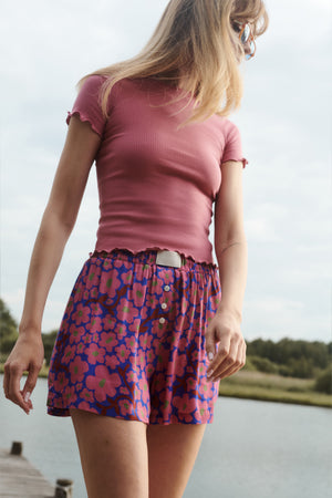 Szorty z wiskozy / 09 / 11 / dark meadow *t-shirt-z-bawelny-organicznej-13-25-raspberry-pink* ?Modelka ma 180 cm wzrostu i ma na sobie rozmiar XS/S?