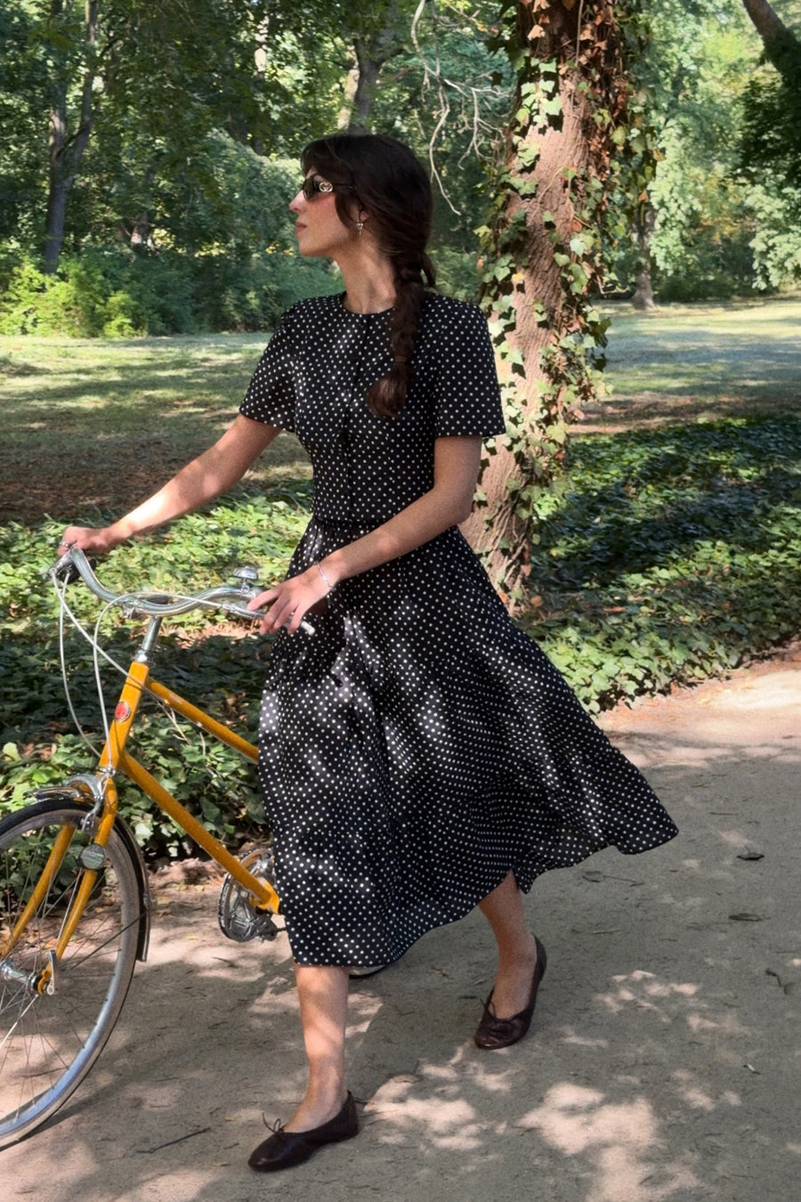 ?Modelka ma 178 cm wzrostu i prezentuje rozmiar XS/S? *koszula-z-bawelny-12-34-polka-dot*