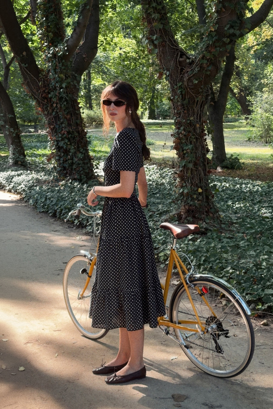 ?Modelka ma 178 cm wzrostu i prezentuje rozmiar XS/S? *koszula-z-bawelny-12-34-polka-dot*