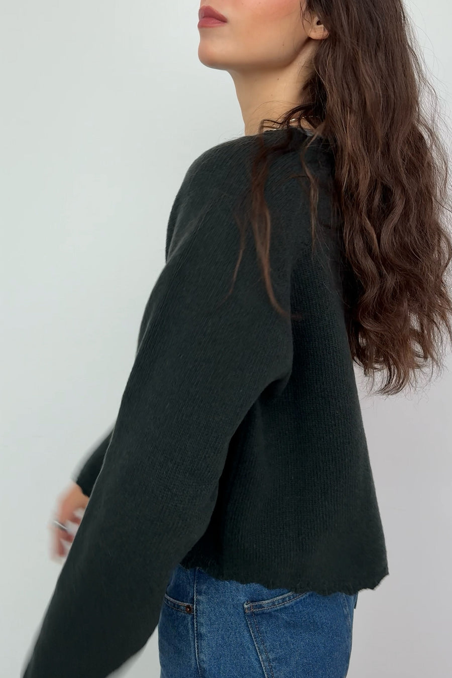 Kardigan z wełny / 16 / 15 / vintage green ?Modelka ma 178cm wzrostu i prezentuje rozmiar M/L?