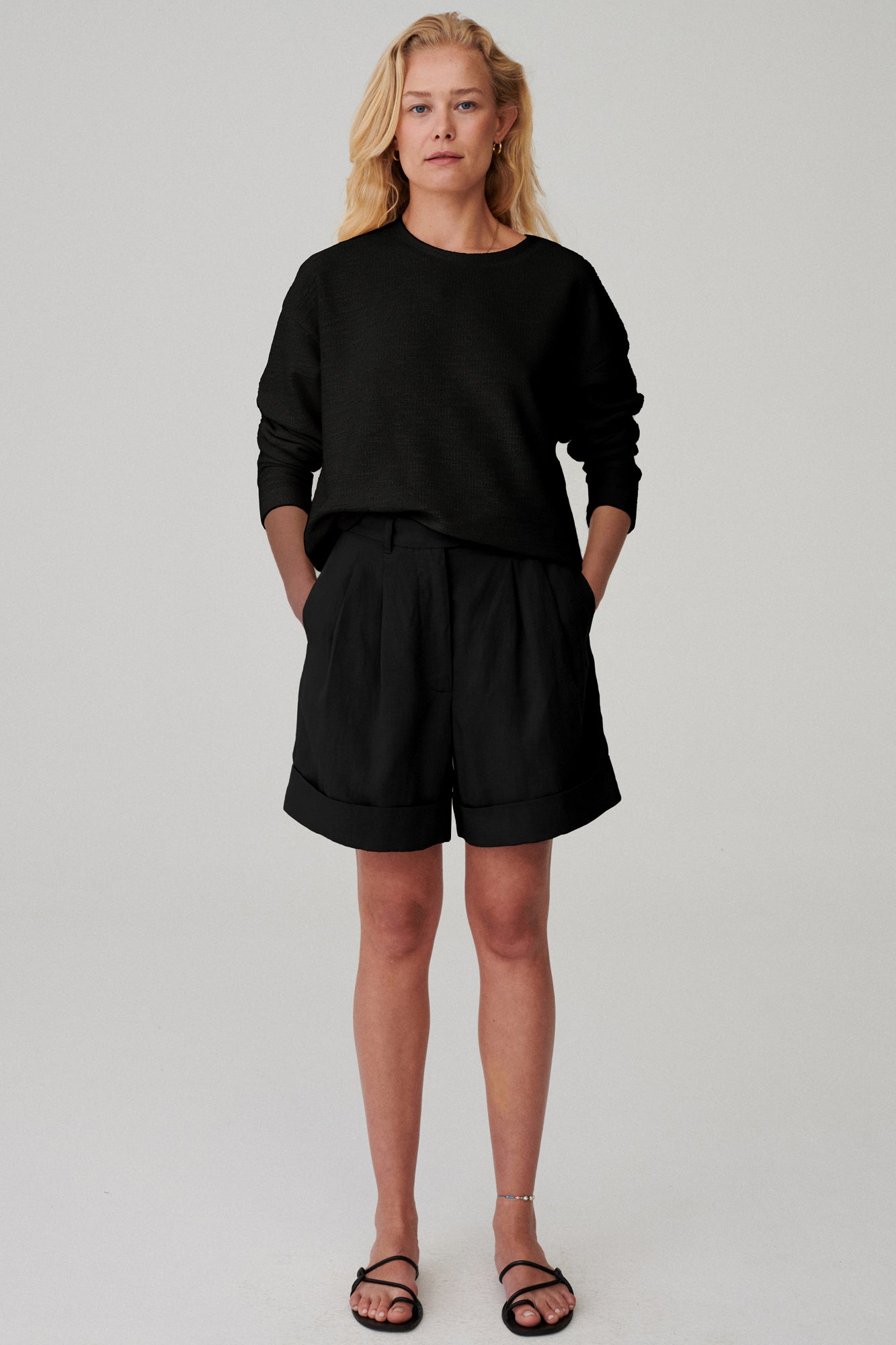 Bluza z bawełny / 14 / 04 / onyx black* ?Modelka ma 173cm wzrostu i nosi rozmiar XS/S? |