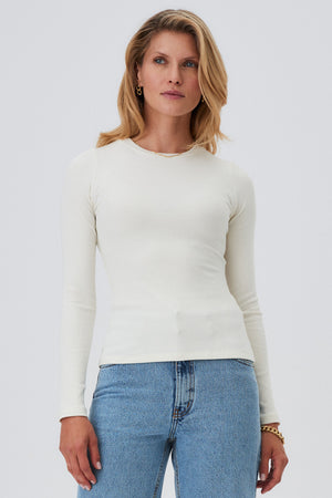 Longsleeve z bawełny organicznej / 14 / 01 / cream white *jeansy-z-bawelny-05-12-semi-indigo* ?Modelka ma 177cm wzrostu i nosi rozmiar S? |