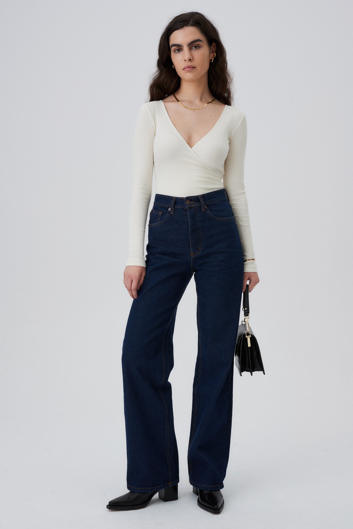 Body z bawełny organicznej / 01 / 06 / cream white *spodnie-jeansowe-05-13-dark-indigo* ?Modelka ma 172cm wzrostu i nosi rozmiar XS? 