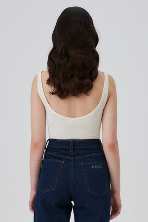 Body z bawełny organicznej / 01 / 10 / cream white *spodnie-jeansowe-05-13-dark-indigo* ?Modelka ma 172cm wzrostu i nosi rozmiar XS? |