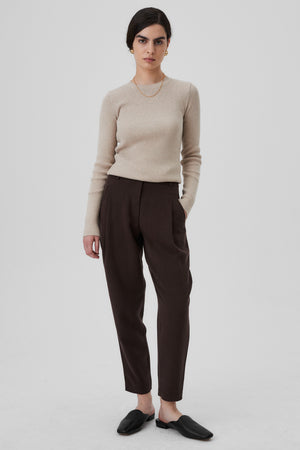 Spodnie z Tencelu / 05 / 04 / dark chocolate *sweter-z-grubej-bawelny-organicznej-16-03-almond-milk* ?Modelka ma 172cm wzrostu i nosi rozmiar XS? | 