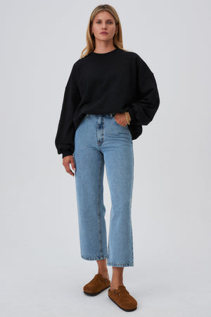 Bluza z bawełny organicznej / 17 / 12 / onyx black *spodnie-jeansowe-z-bawelna-z-recyklingu-05-12-light-indigo* ?Modelka ma 177cm wzrostu i nosi rozmiar M/L? |