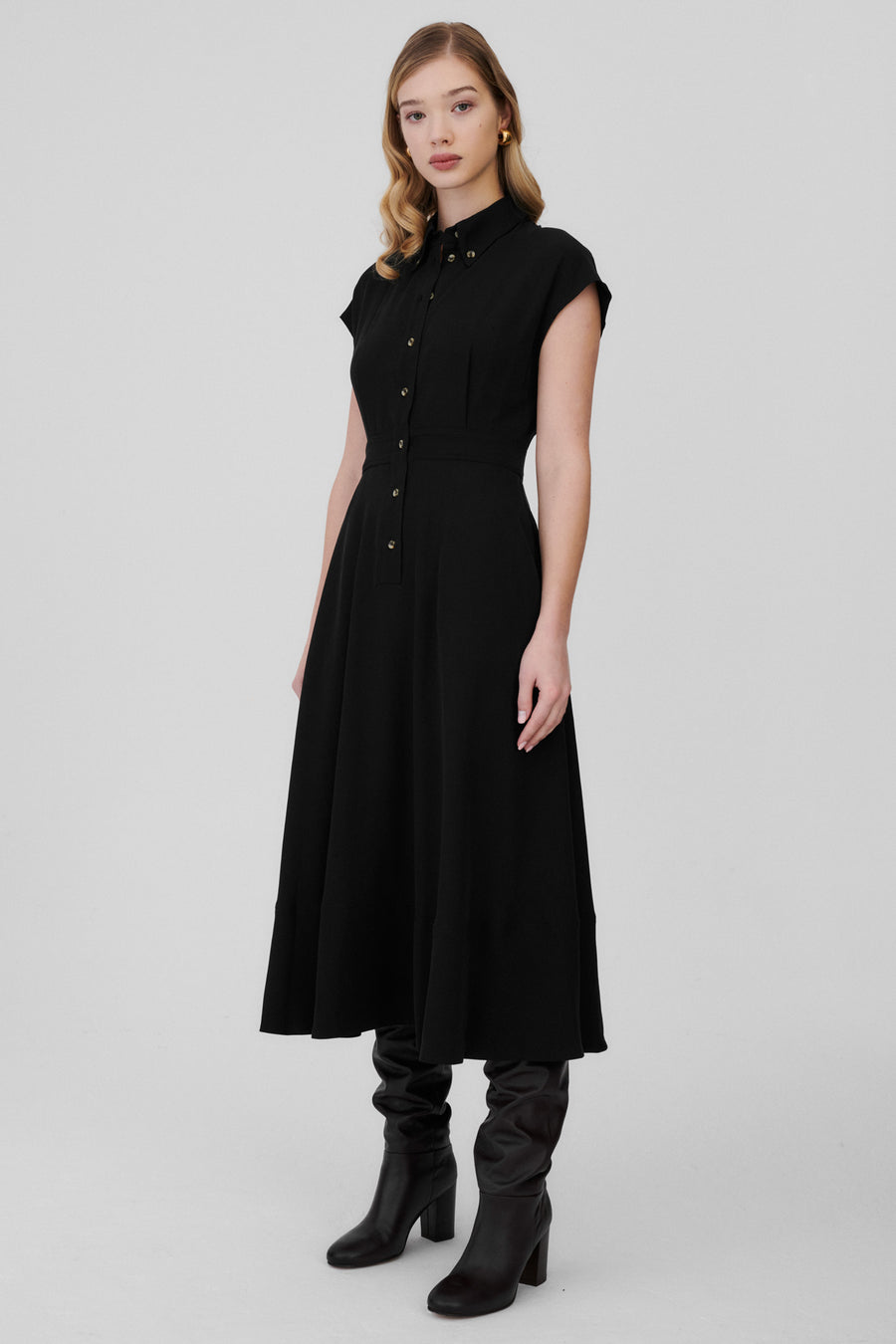 Sukienka z Tencelu™ / 03 / 11 / onyx black ** ?Modelka ma 177cm wzrostu i nosi rozmiar S?
