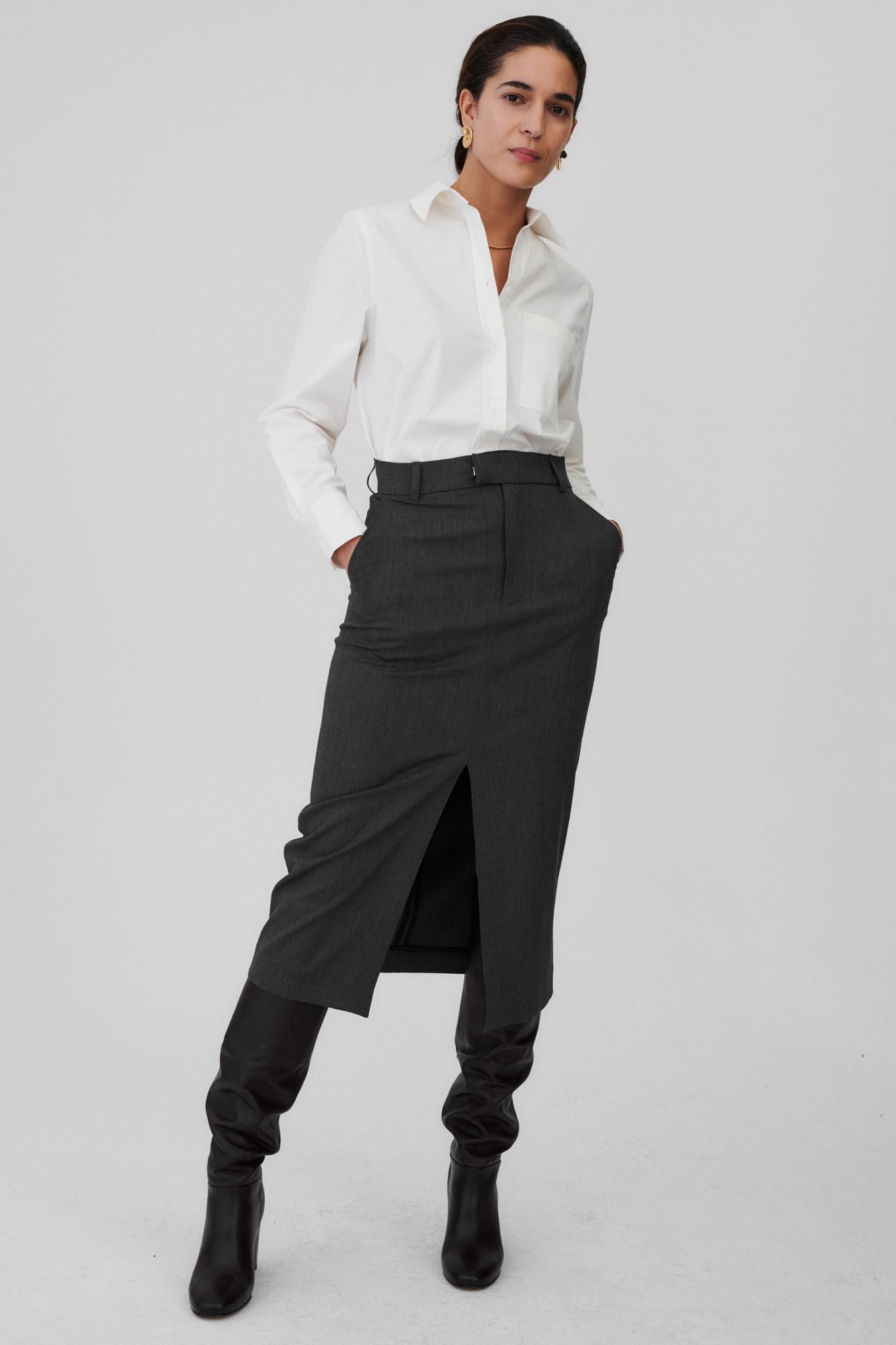 Spódnica z wełną / 07 / 04 / granite grey *koszula-z-bawelny-organicznej-12-06-cream-white* ?Modelka ma 176cm wzrostu i nosi rozmiar S?
