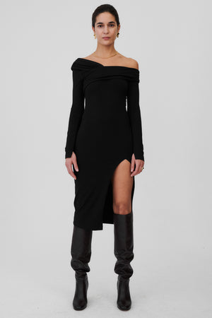 Sukienka z bawełny organicznej / 02 / 28 / onyx black ** ?Modelka ma 176cm wzrostu i nosi rozmiar S?