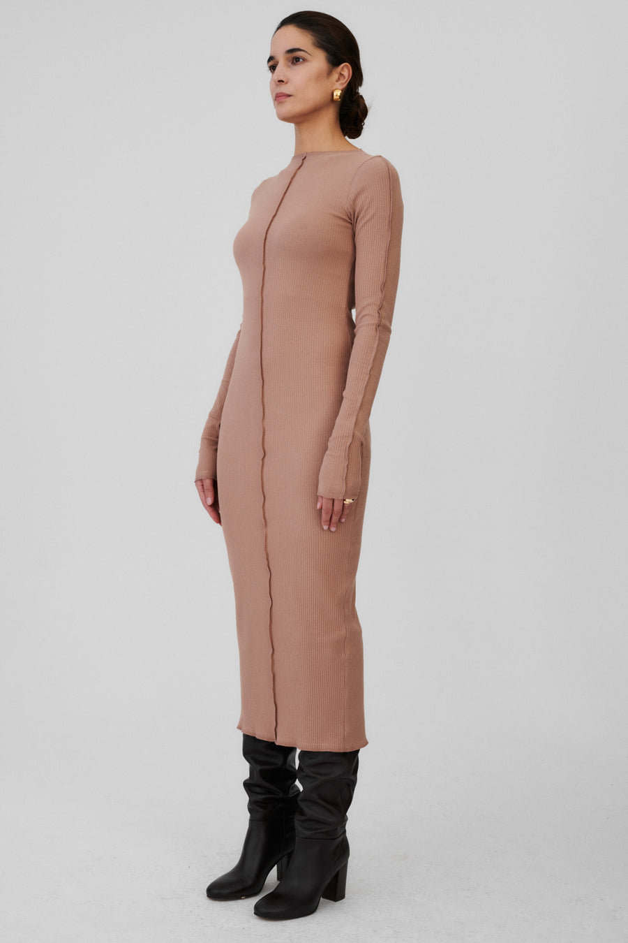 Sukienka z bawełny organicznej / 02 / 24 / coffee cream ** ?Modelka ma 176cm wzrostu i nosi rozmiar S?
