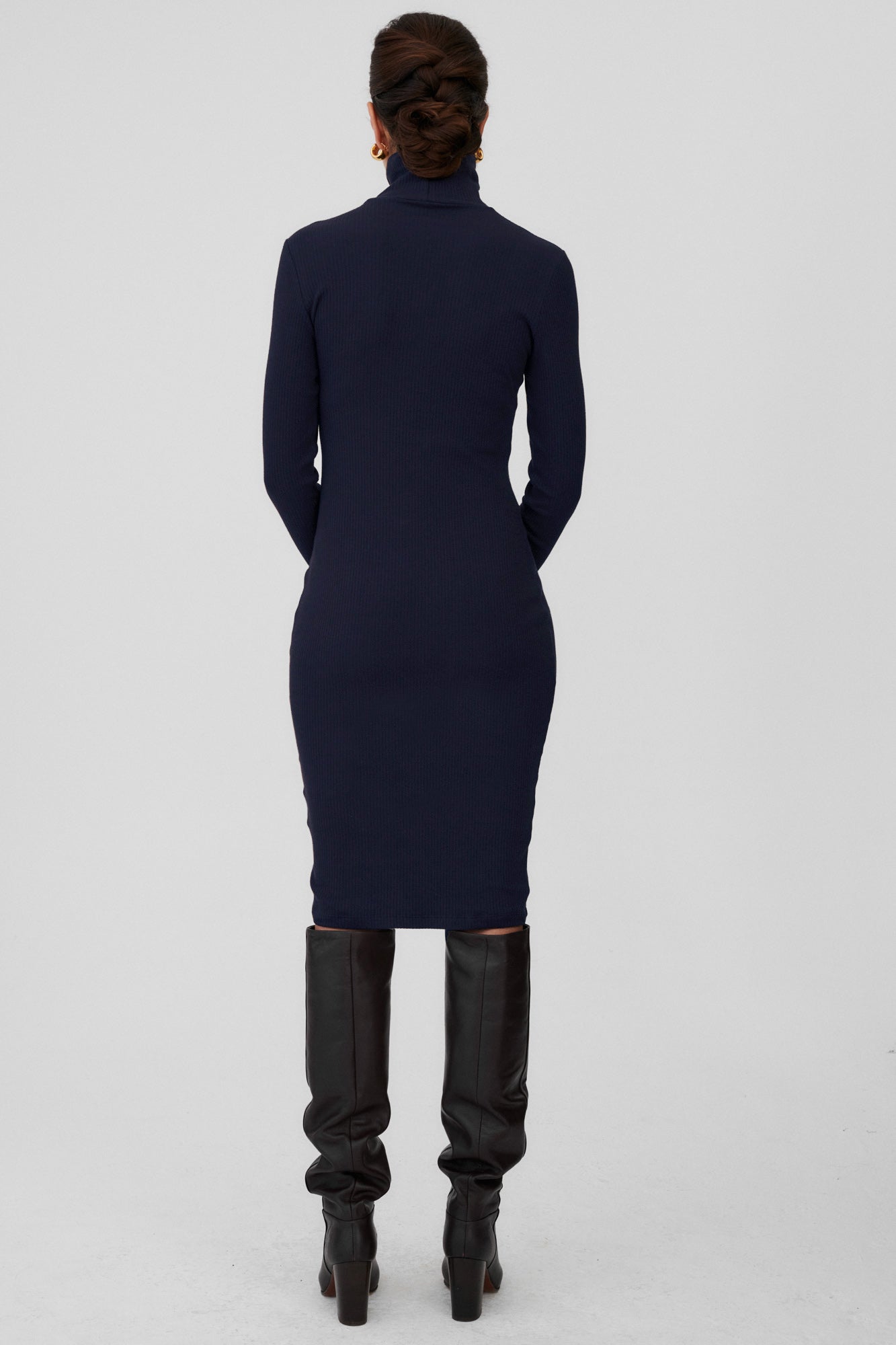 Sukienka z bawełny organicznej / 02 / 01 / night blue ** ?Modelka ma 176cm wzrostu i nosi rozmiar S?